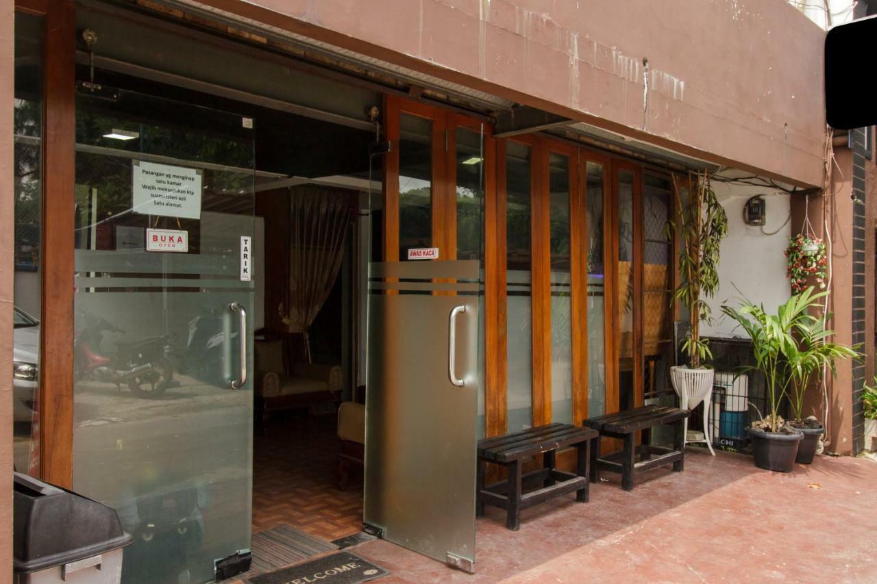 Reddoorz Syariah At Taman Bendungan Asahan Джакарта Экстерьер фото